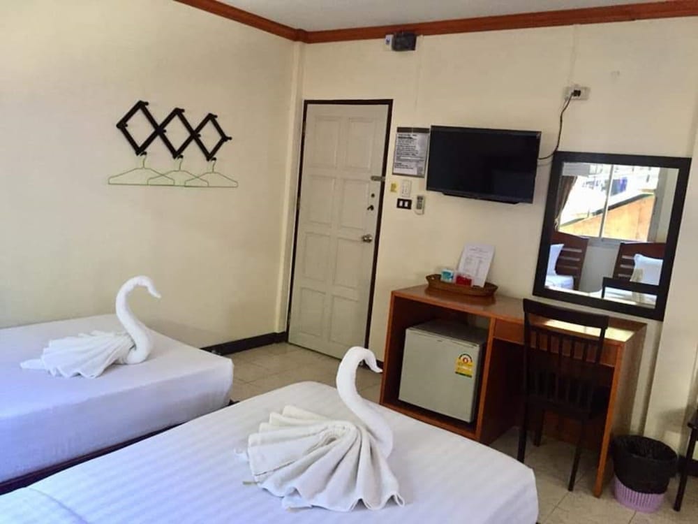 Golden Bee Phi Phi 11/50