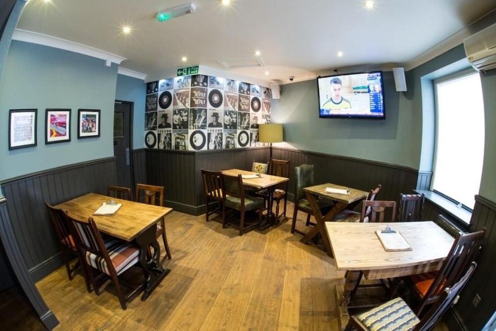 Thomas James Hotel 20/28