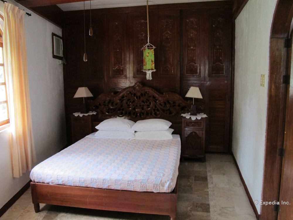 EXECUTIVE, SUITE
