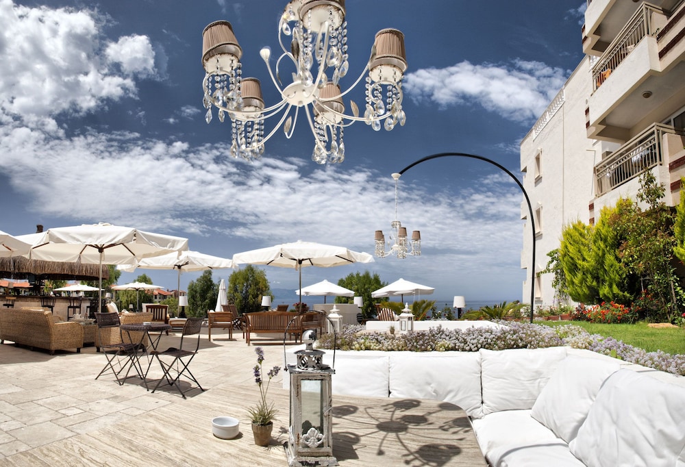Carina Hotel 56/72