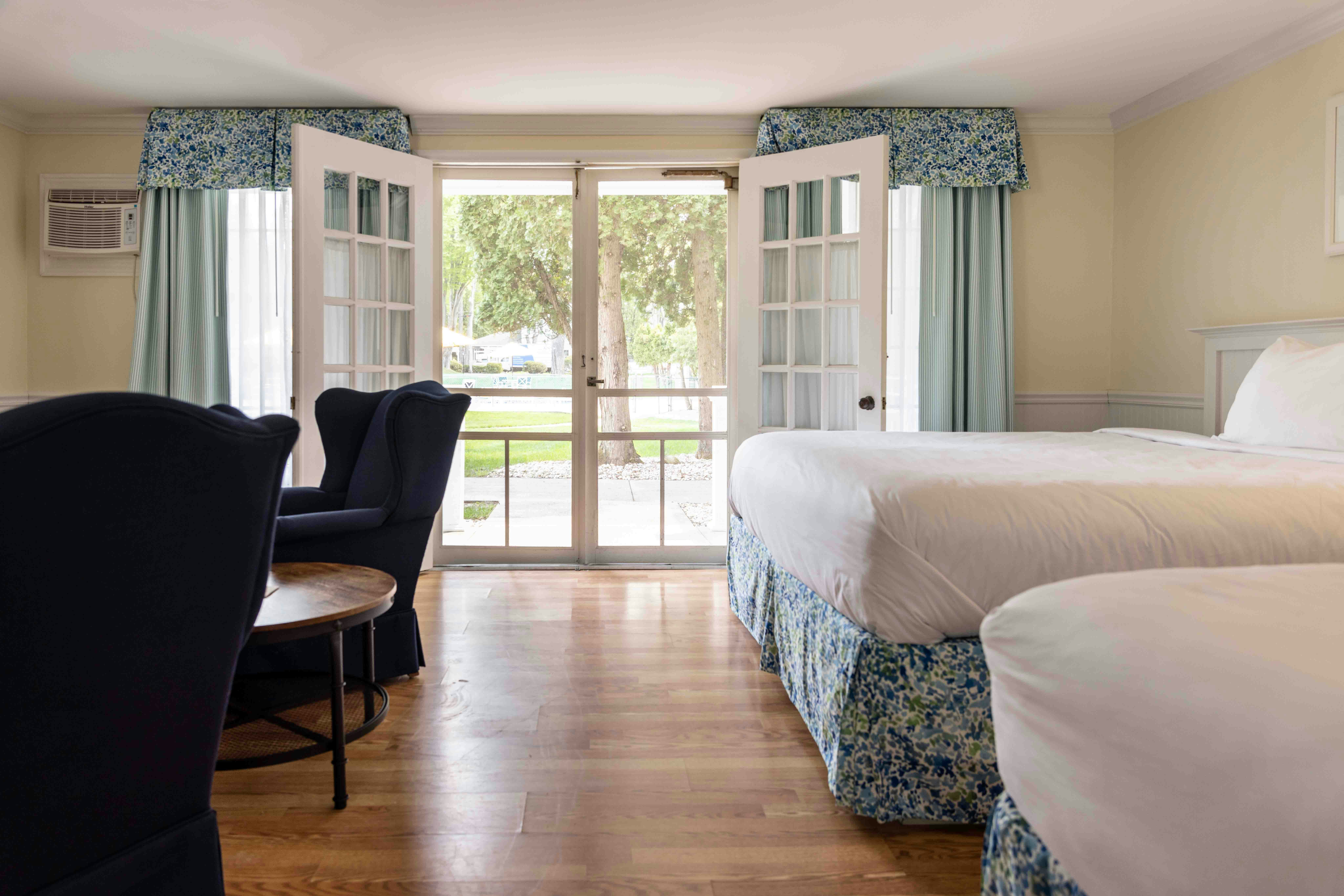 Colonial Inn in Harbor Springs 22/57