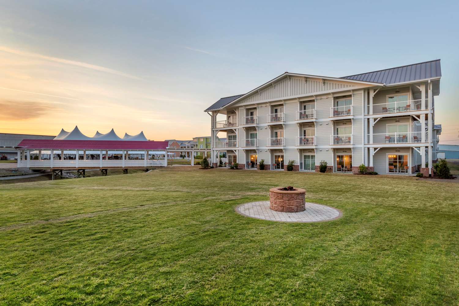 Beaufort Hotel NC 45/48