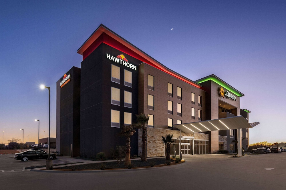 La Quinta Inn and Suites by Wyndham Del Rio 4/65