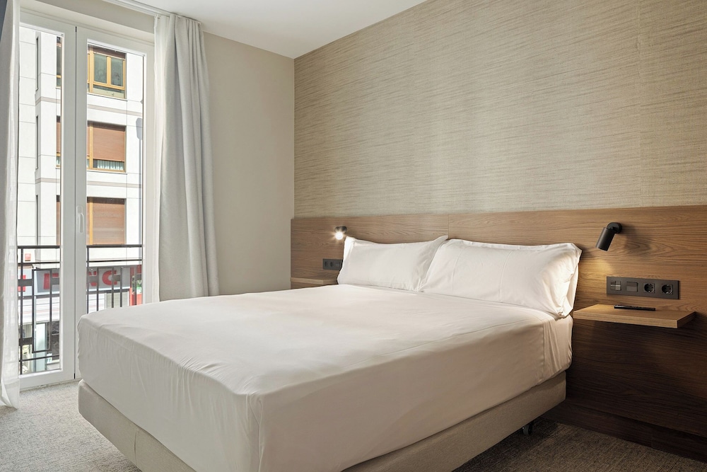 HOTEL AVENIDA(aka Husa Avenida) 15/52
