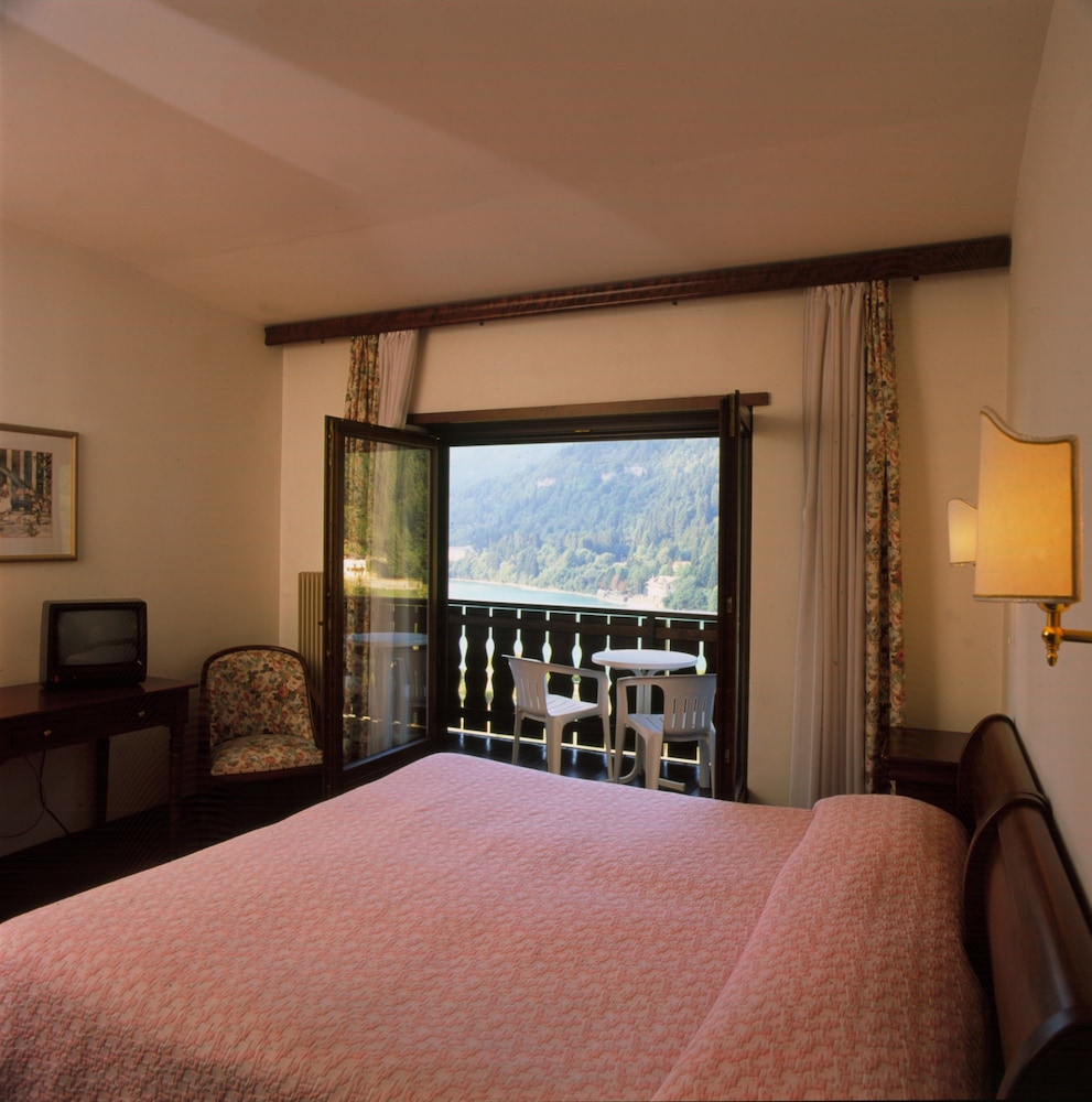 DOUBLE OR TWIN BED, CITY VIEW, BALCONY