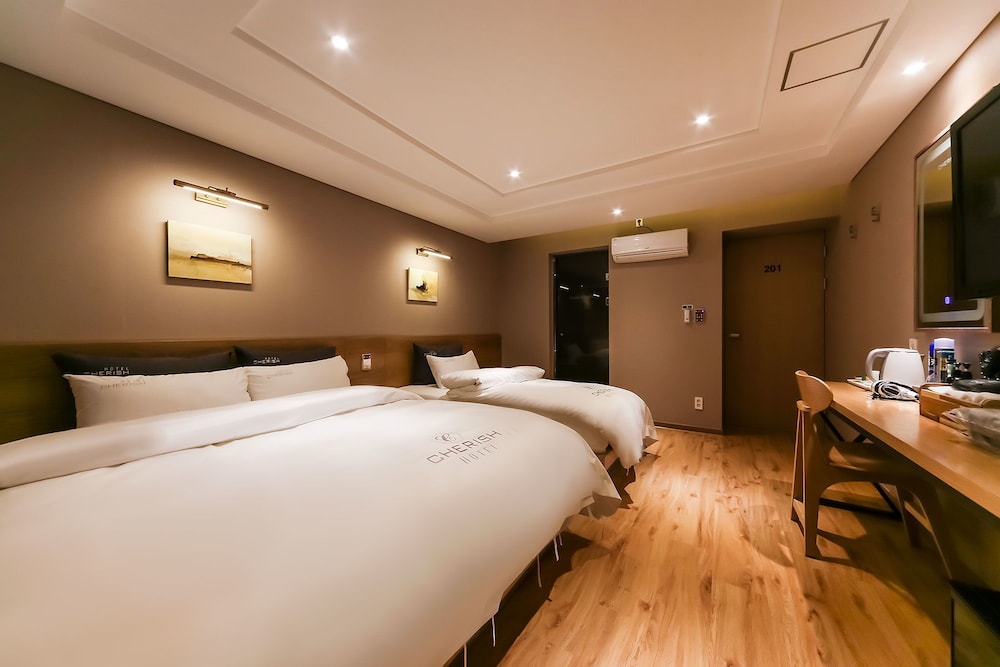 Cherish Hotel 12/50