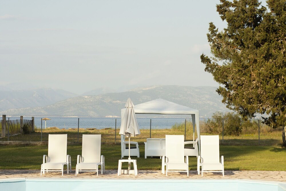 Parakladi Seaside Retreat 24/32