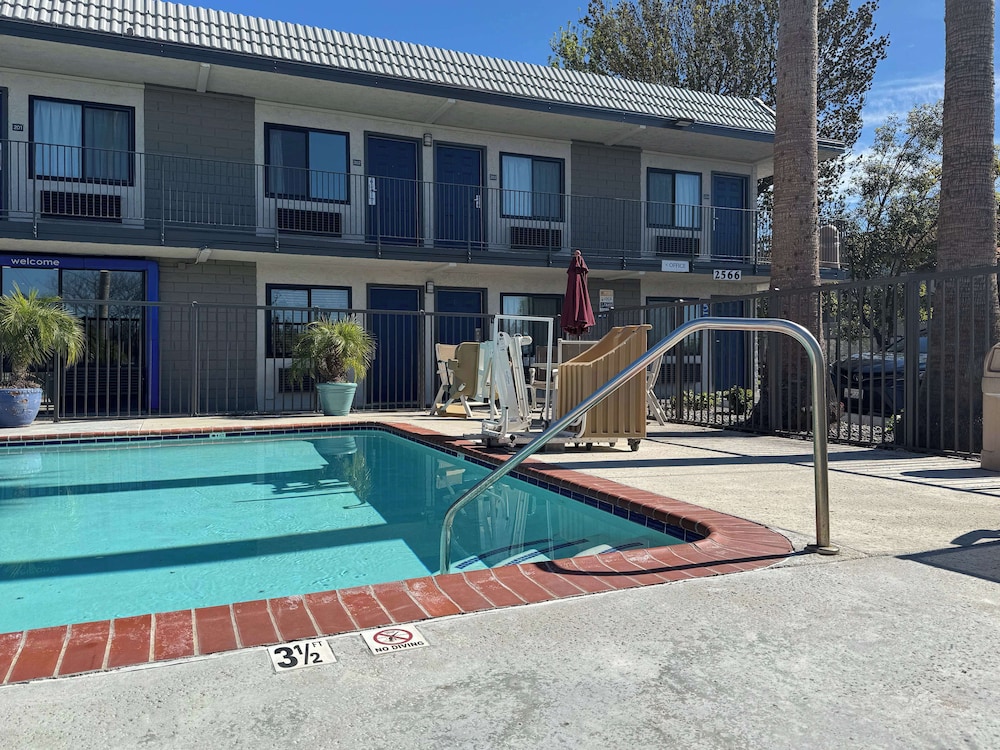Motel6 Simi Valley, CA 6/50