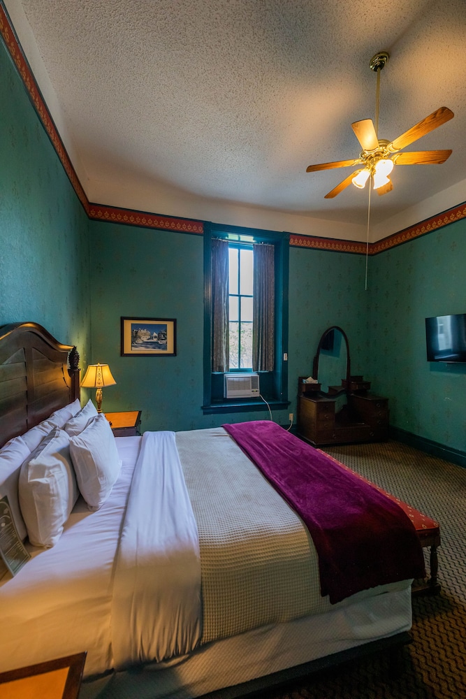 Victorian, King Bed