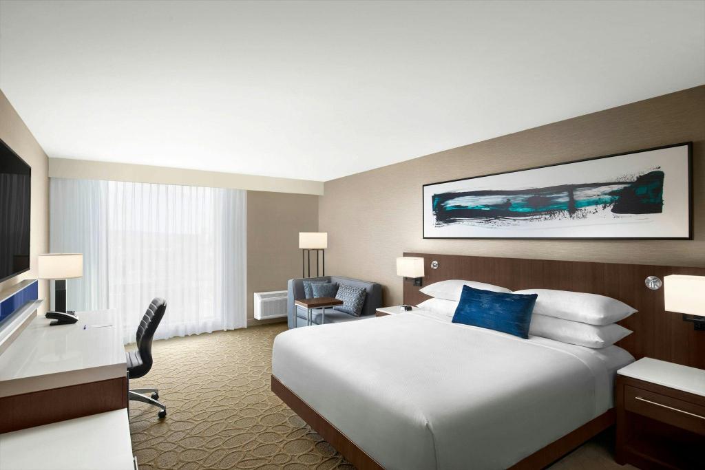 Guest Room, King Bed, City View, Balcony, Terrace