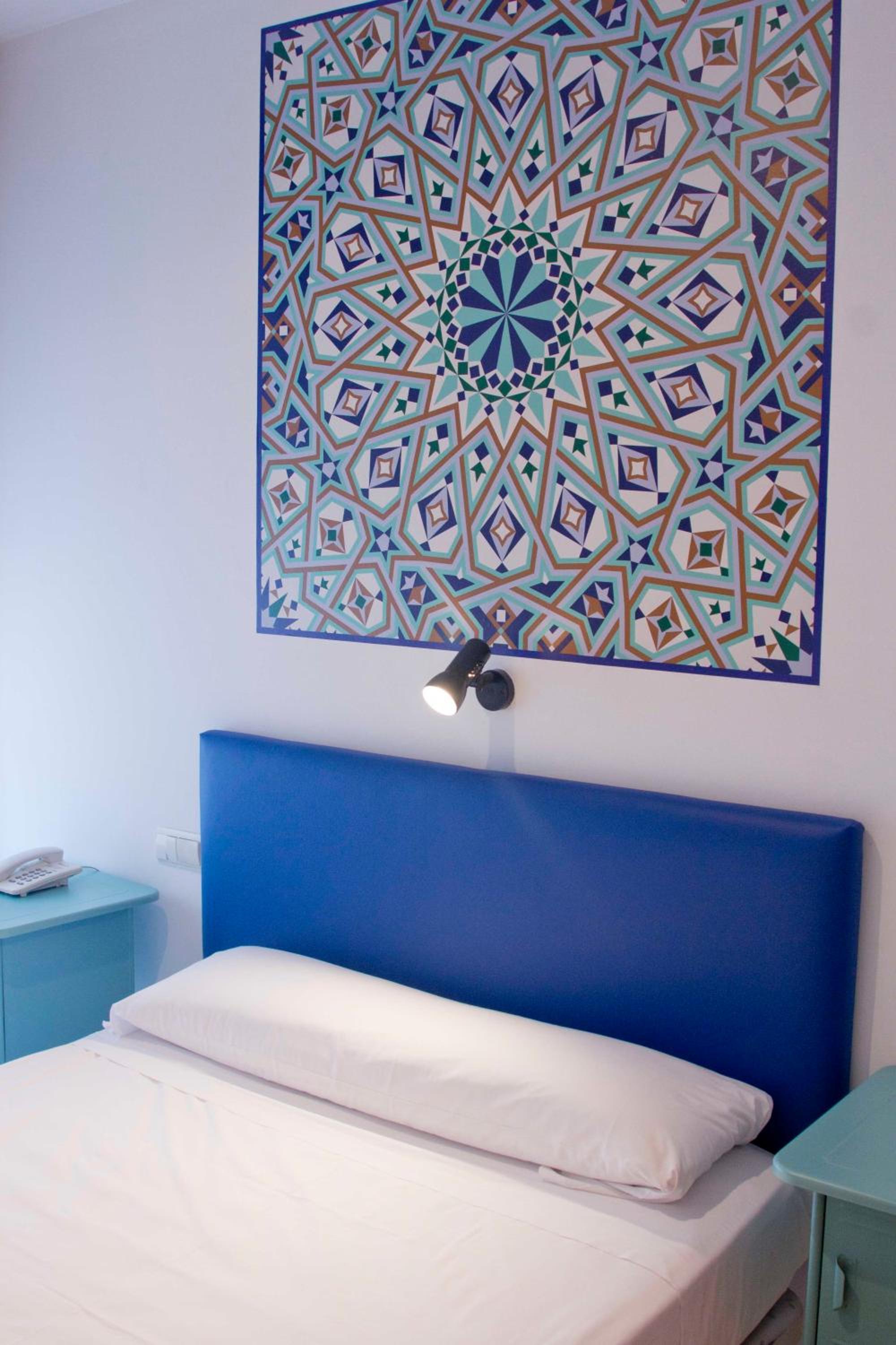ROOM, SINGLE, DOUBLE BED