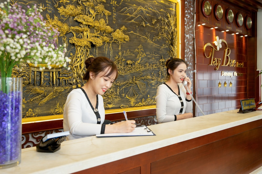 Tay Bac Hotel 7/75