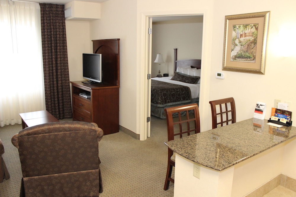 Staybridge Suites Milwaukee Airport South 41/53