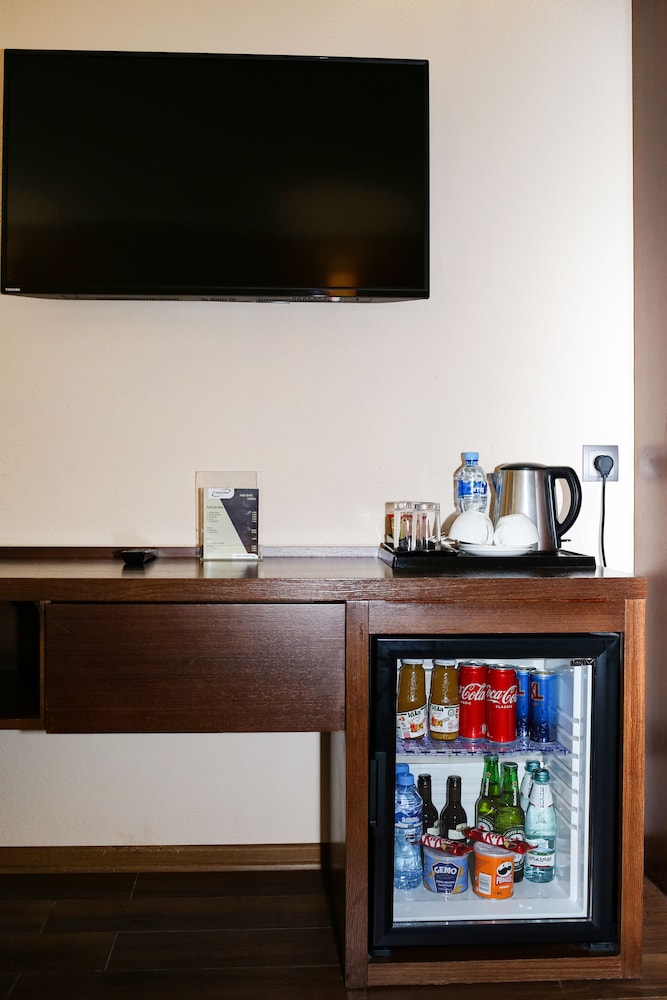 Corner Inn 7/50