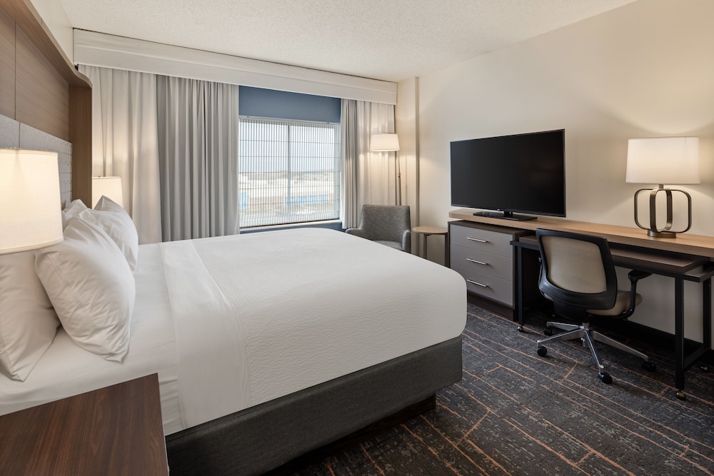 Holiday Inn Hotel Suites Maple Grove Nw Mpls Arbor Lks 33/76