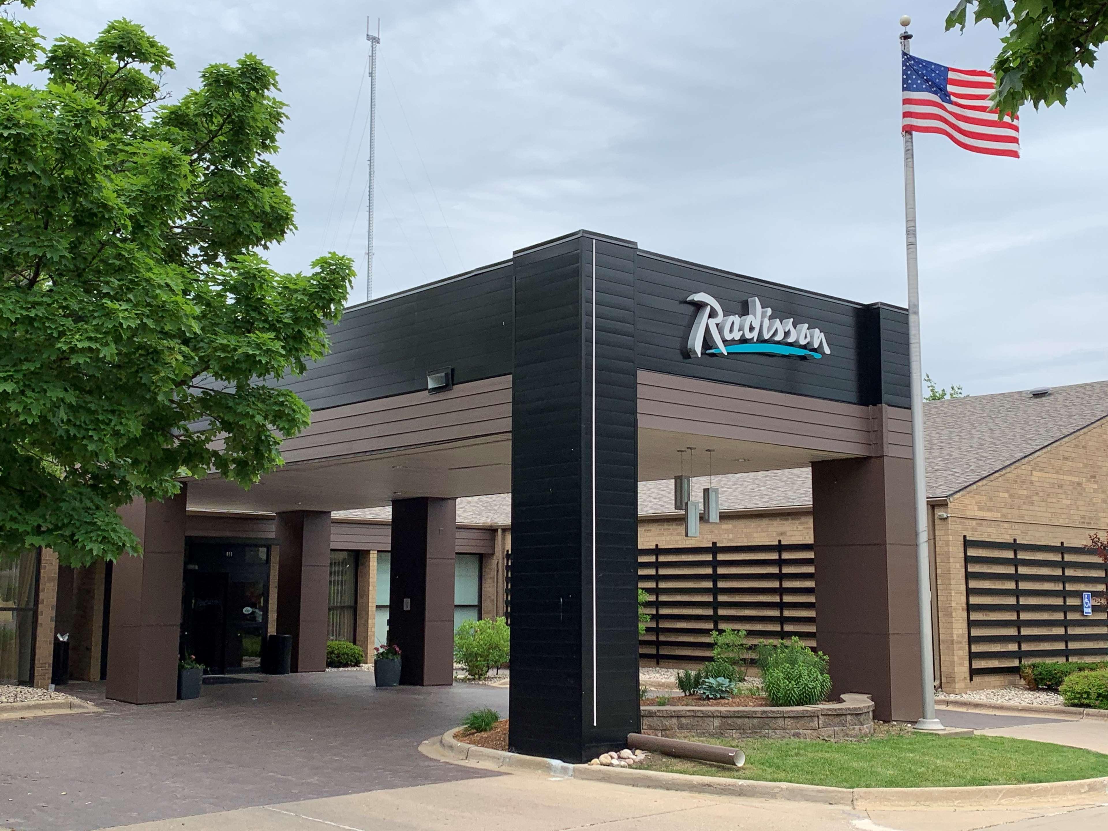 Radisson Hotel Madison 1/43