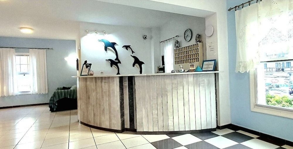 Dolphin Hotel 7/49