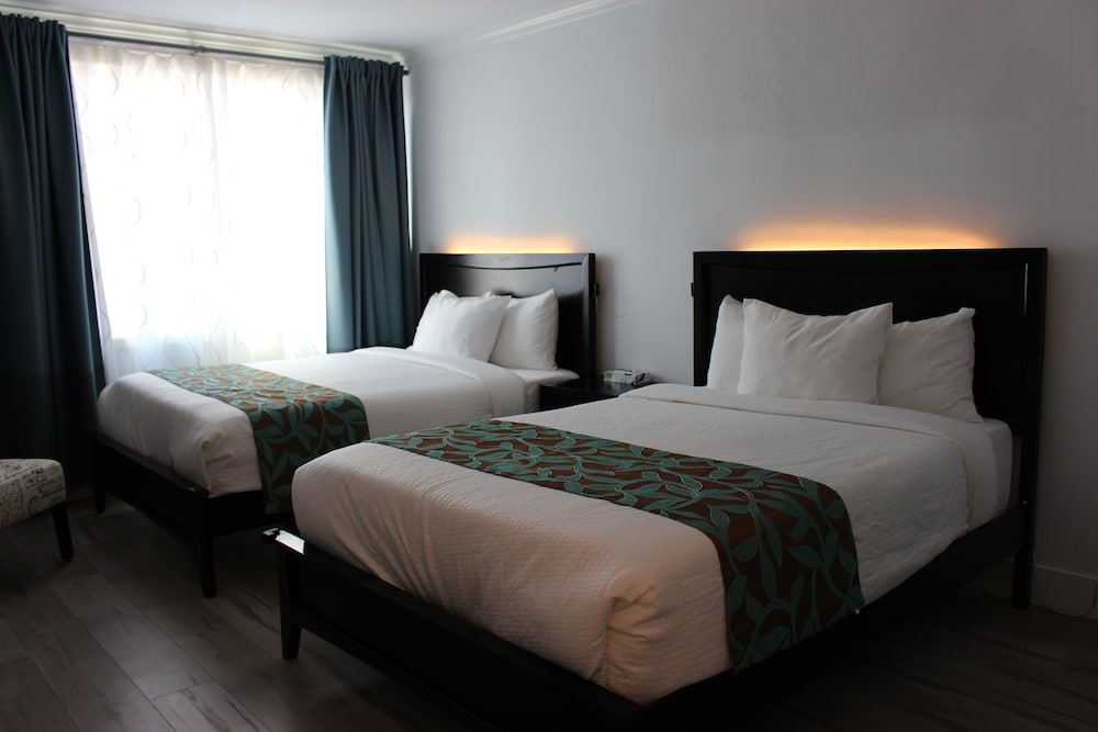 Hometel Suites 37/72
