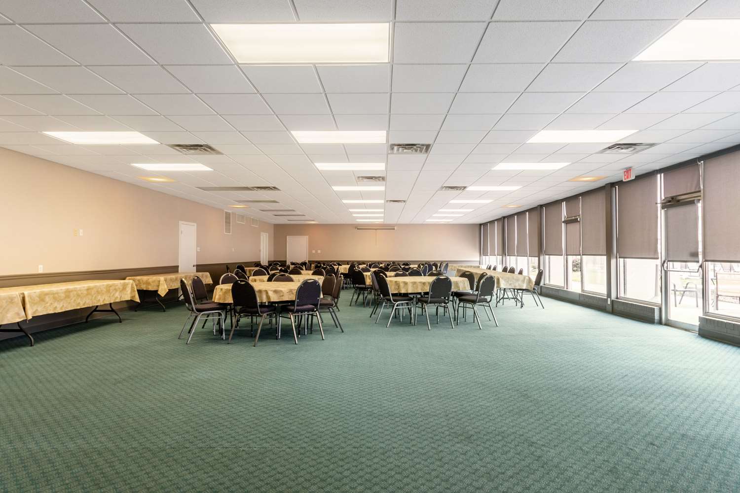 Quality Inn & Suites Vandalia near I-70 and Hwy 51 16/30