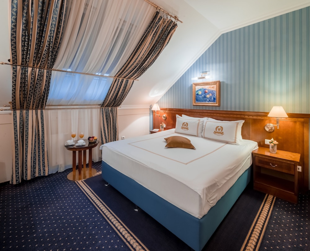 غرفة قياسية بسرير كوين، Waldinger Hotel 6/8