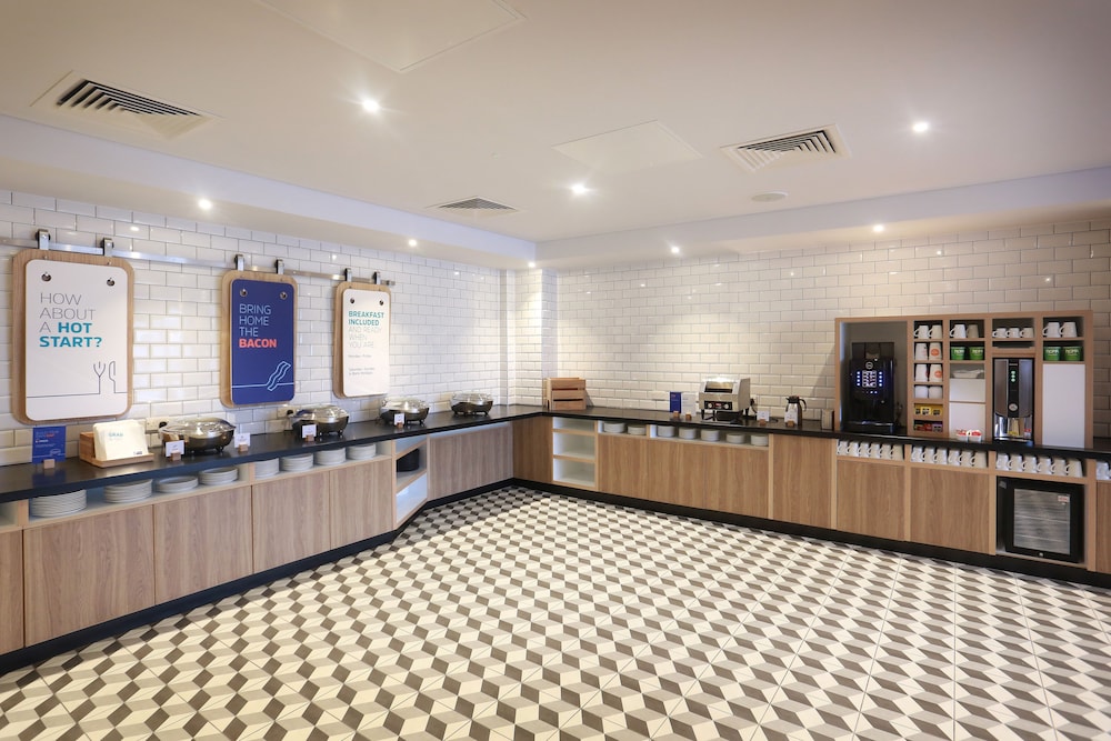 Holiday Inn Express Manchester Traffordcity 13/78