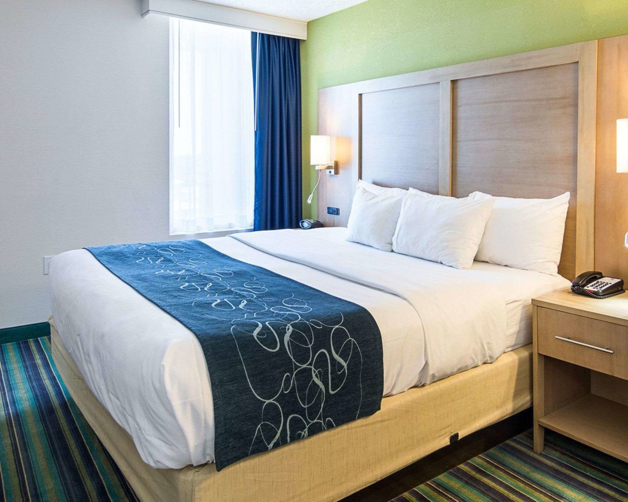 SUITE, KING BED, SOFA, BALCONY