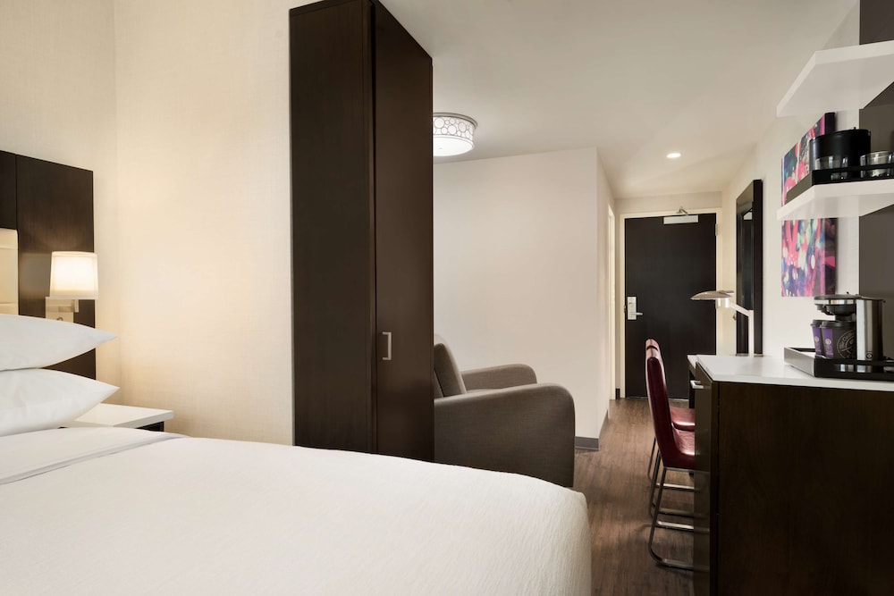 Embassy Suites by Hilton New York Manhattan Times Square 25/79