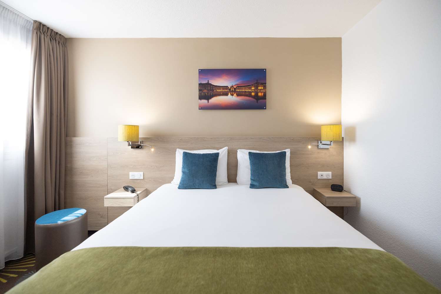 Comfort, Queen Bed, Bathtub
