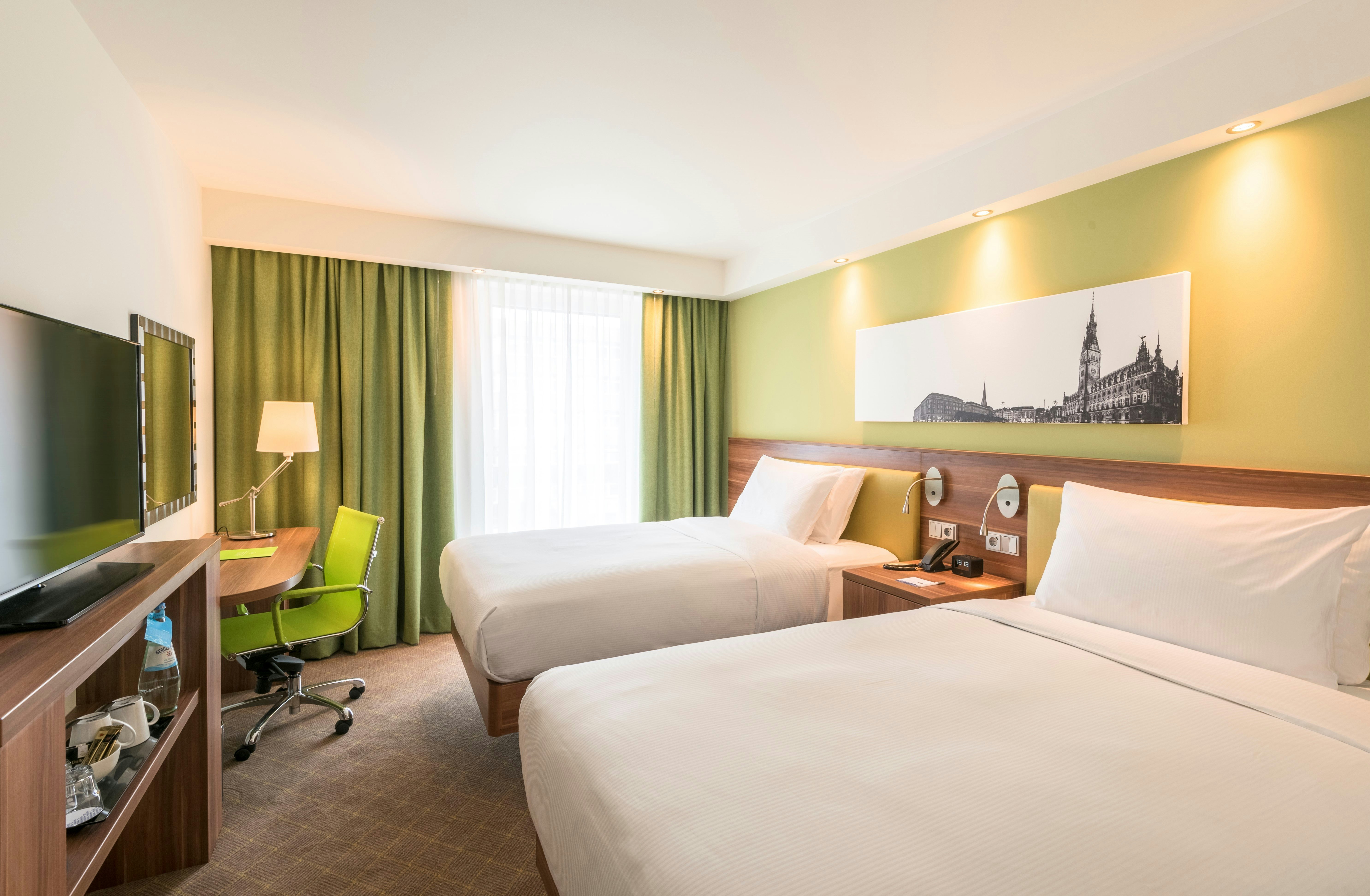 ROOM, TWIN BEDS