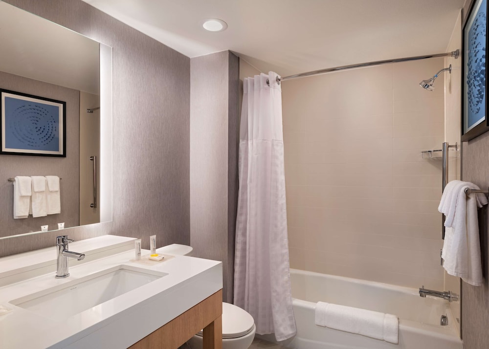 Hyatt Place Austin / Lake Travis / Four Points 55/55
