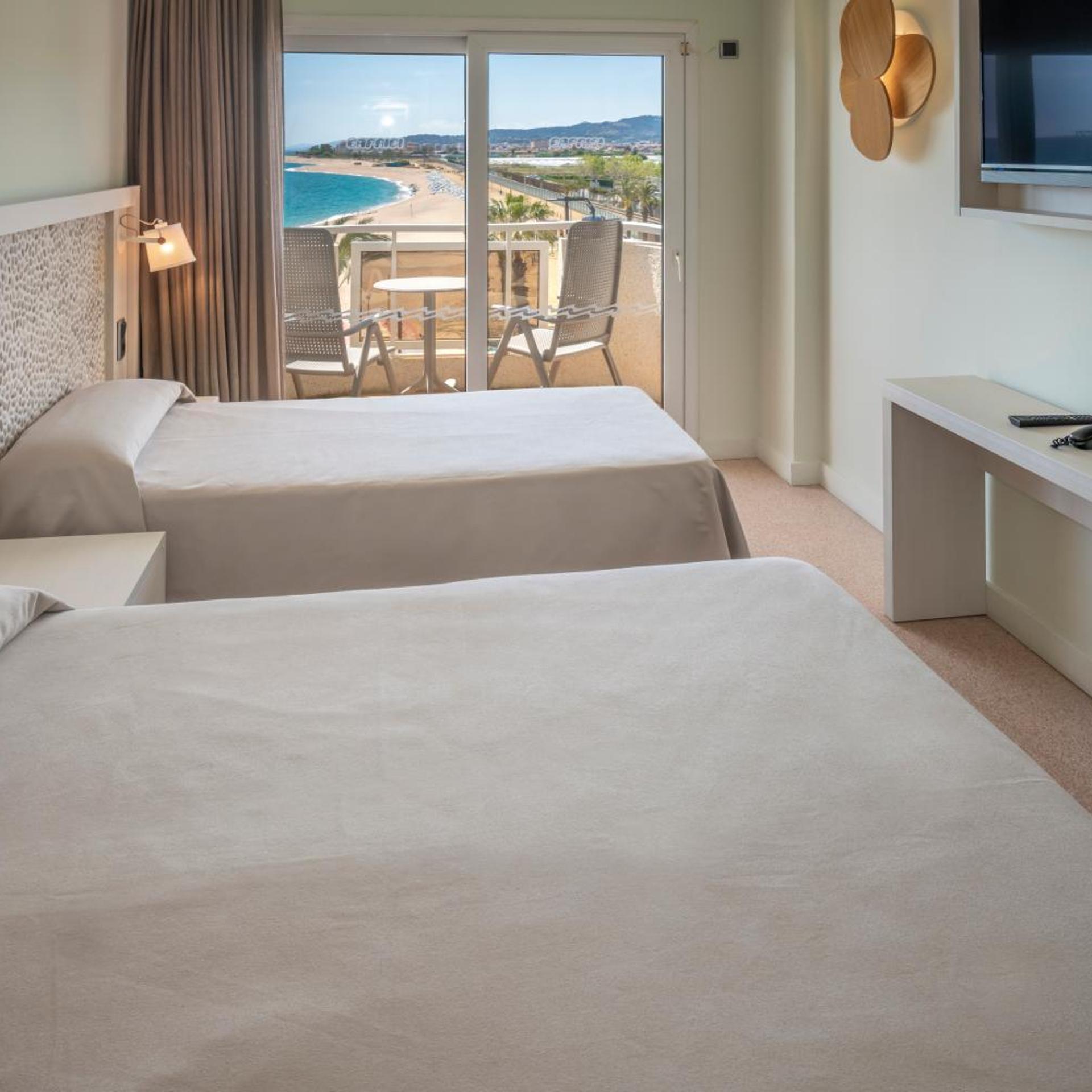 Privilege, Double Bed, Side Sea View