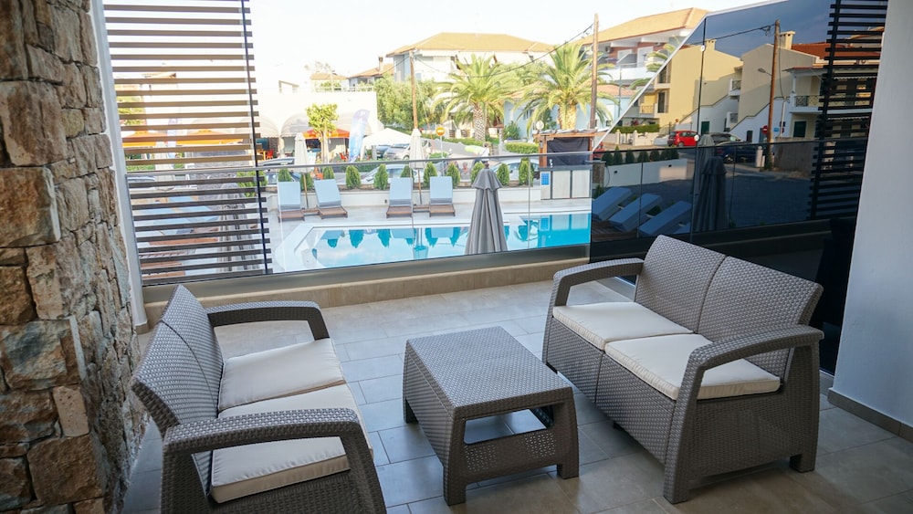 Agnes Deluxe Hotel 26/44