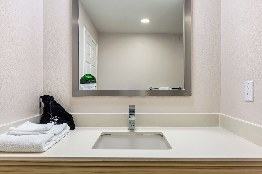 GreenTree Pasadena Inn 52/57