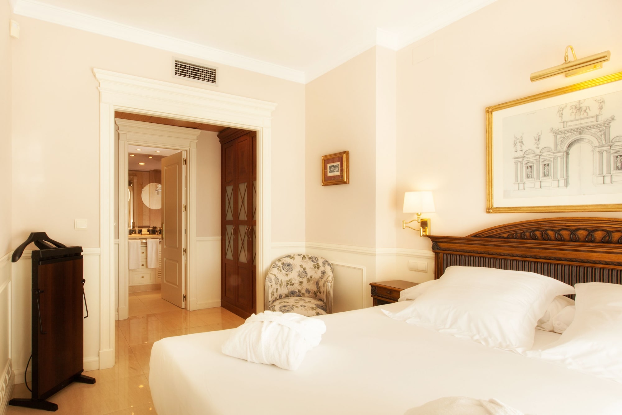 3 Bedrooms, Penthouse, 2 Double and Twin Beds