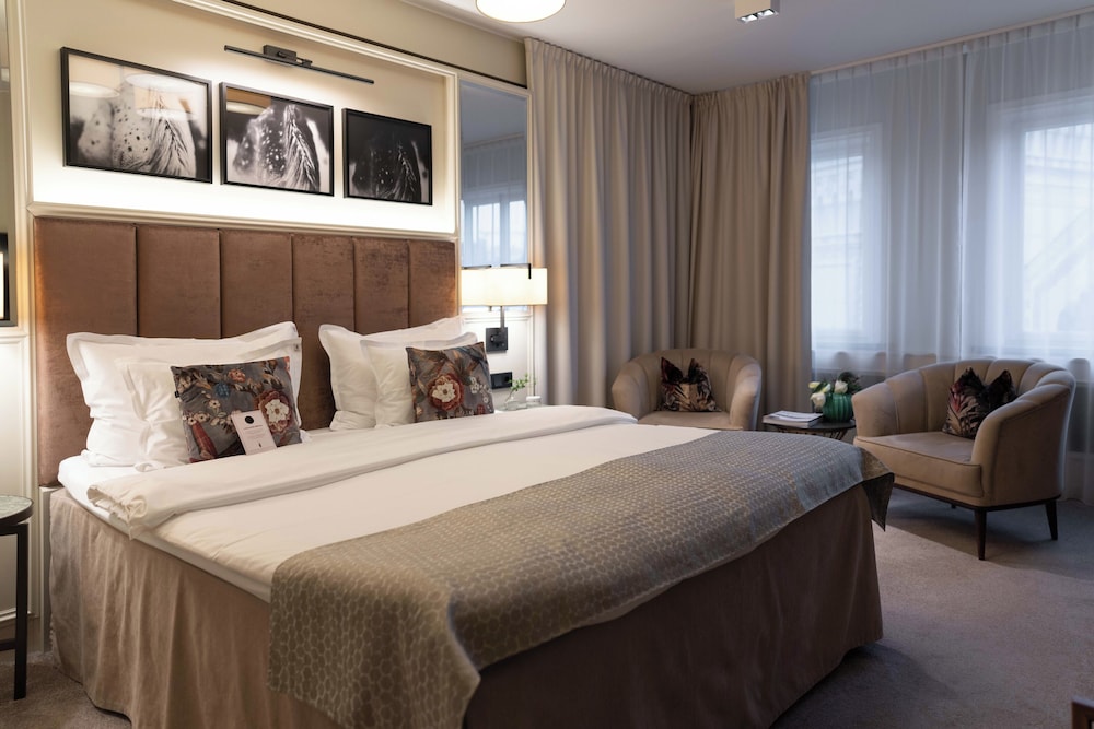Elegant, Excellence, King Bed, Bathtub