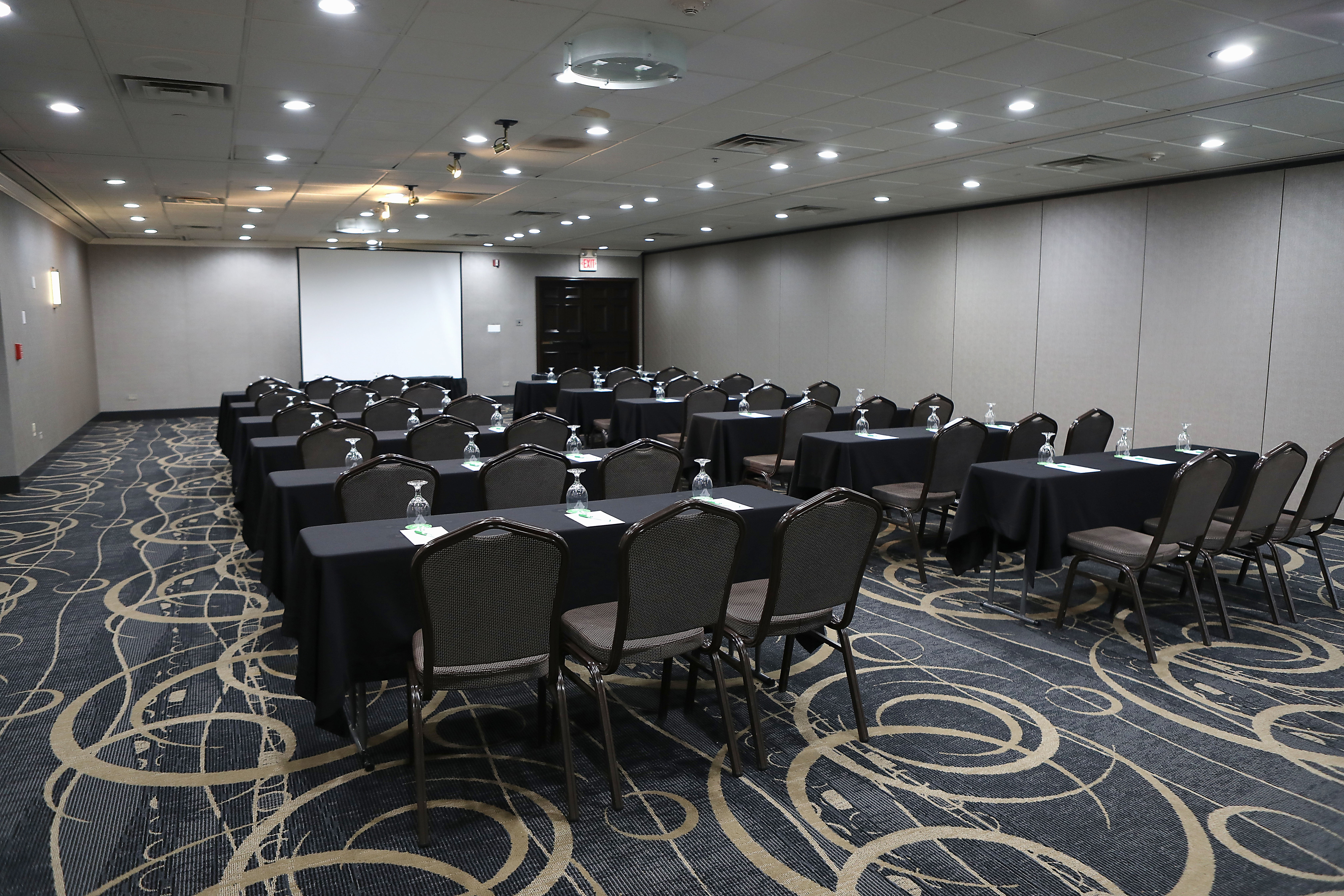 HOLIDAY INN CHICAGO OAKBROOK 50/63