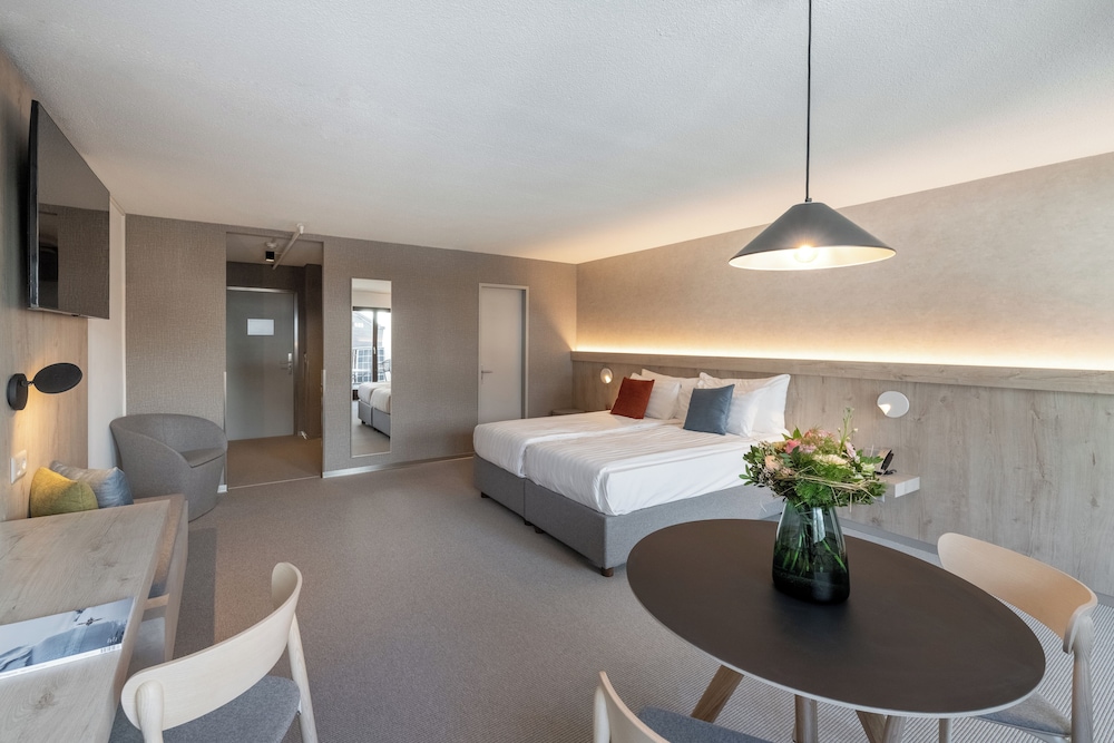 Victoria Hotel & Residence 12/50