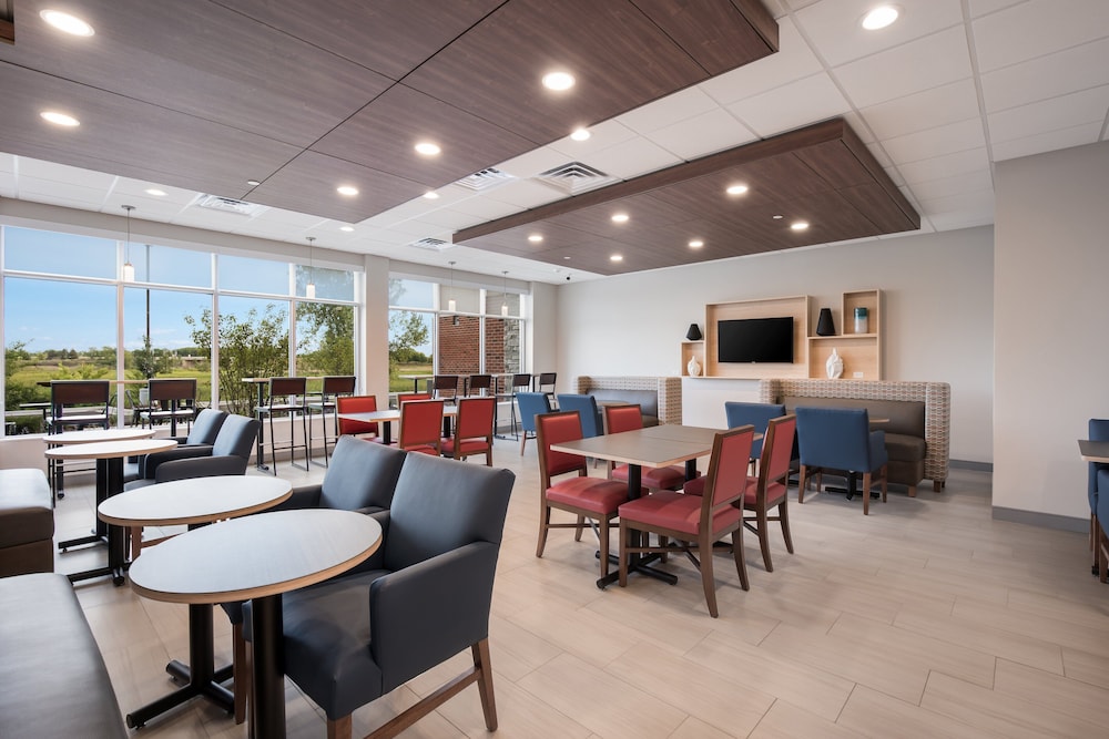 Holiday Inn Express And Suites Hoffman Estates 35/48