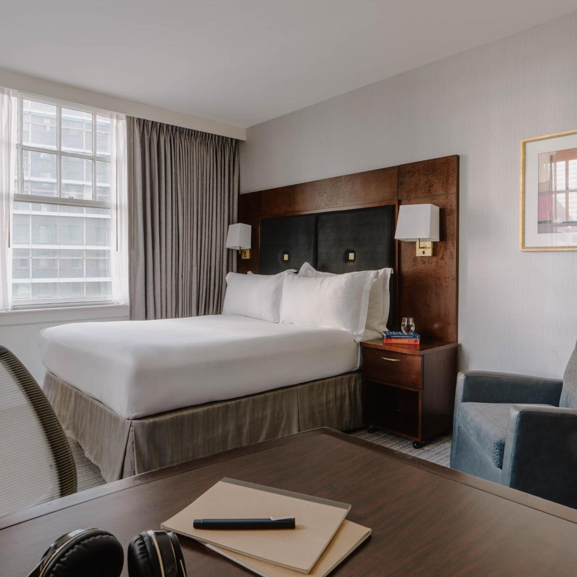 غرفة سوبيريور بسرير كوين، Club Quarters Hotel Downton Houston 3/6