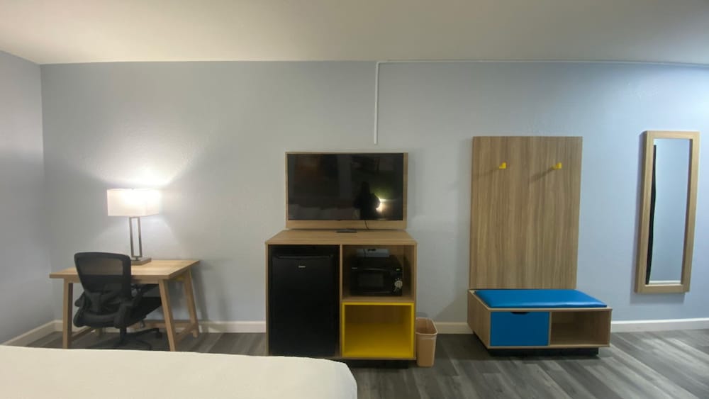 Days Inn by Wyndham Dodge City 43/56