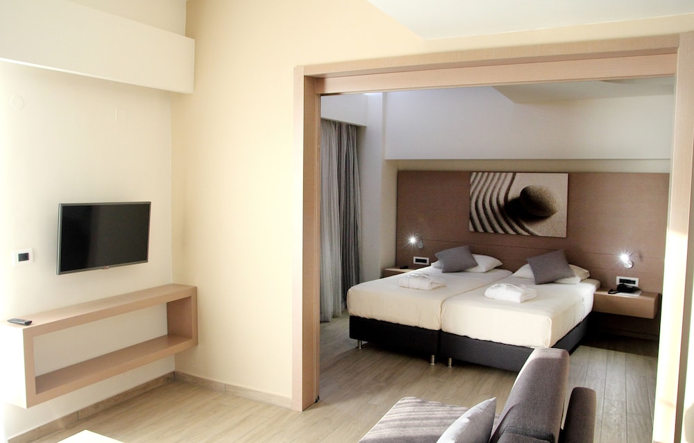 Renieris Hotel 8/75