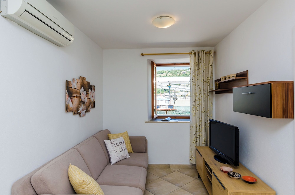 ORKA APARTMENTS 41/75