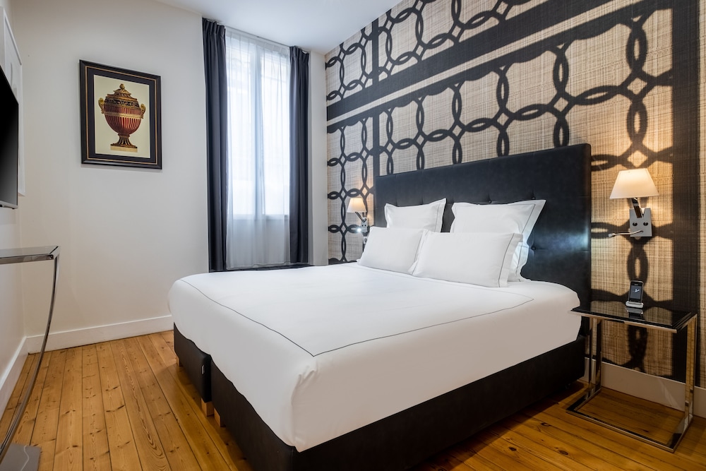 SUITE, JETTED TUB, TERRACE