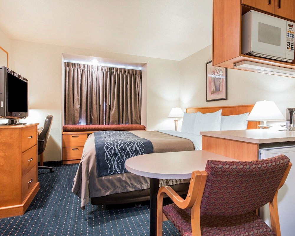 Comfort Inn & Suites Salinas City Center Area 34/45