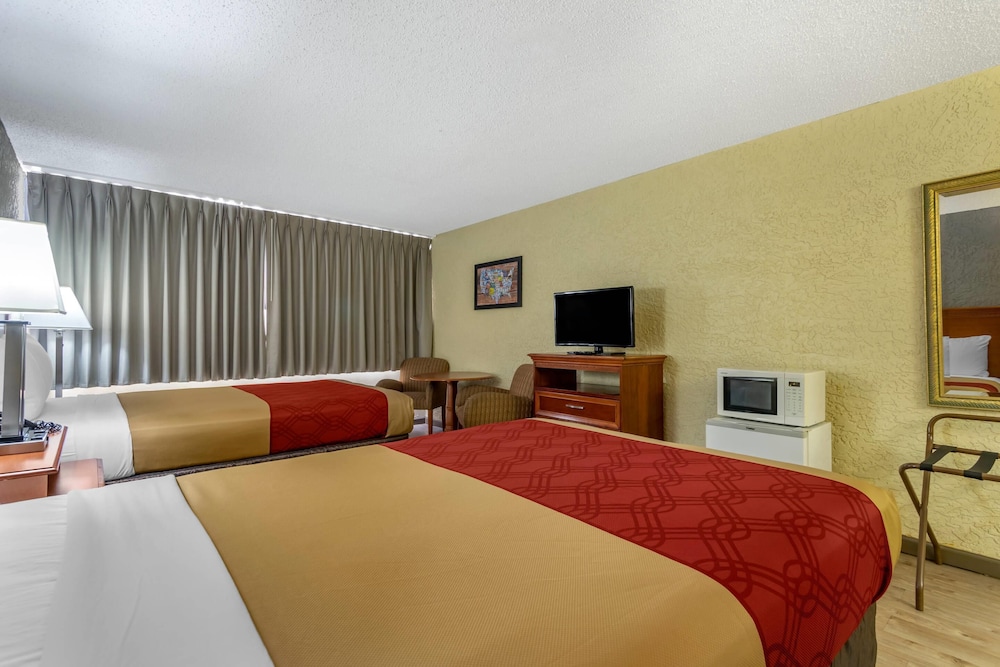 Econo Lodge Broken Arrow 22/59