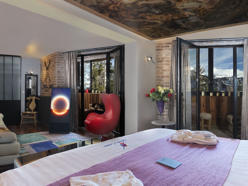 GARDEN, SUITE, KING BED, SOFA