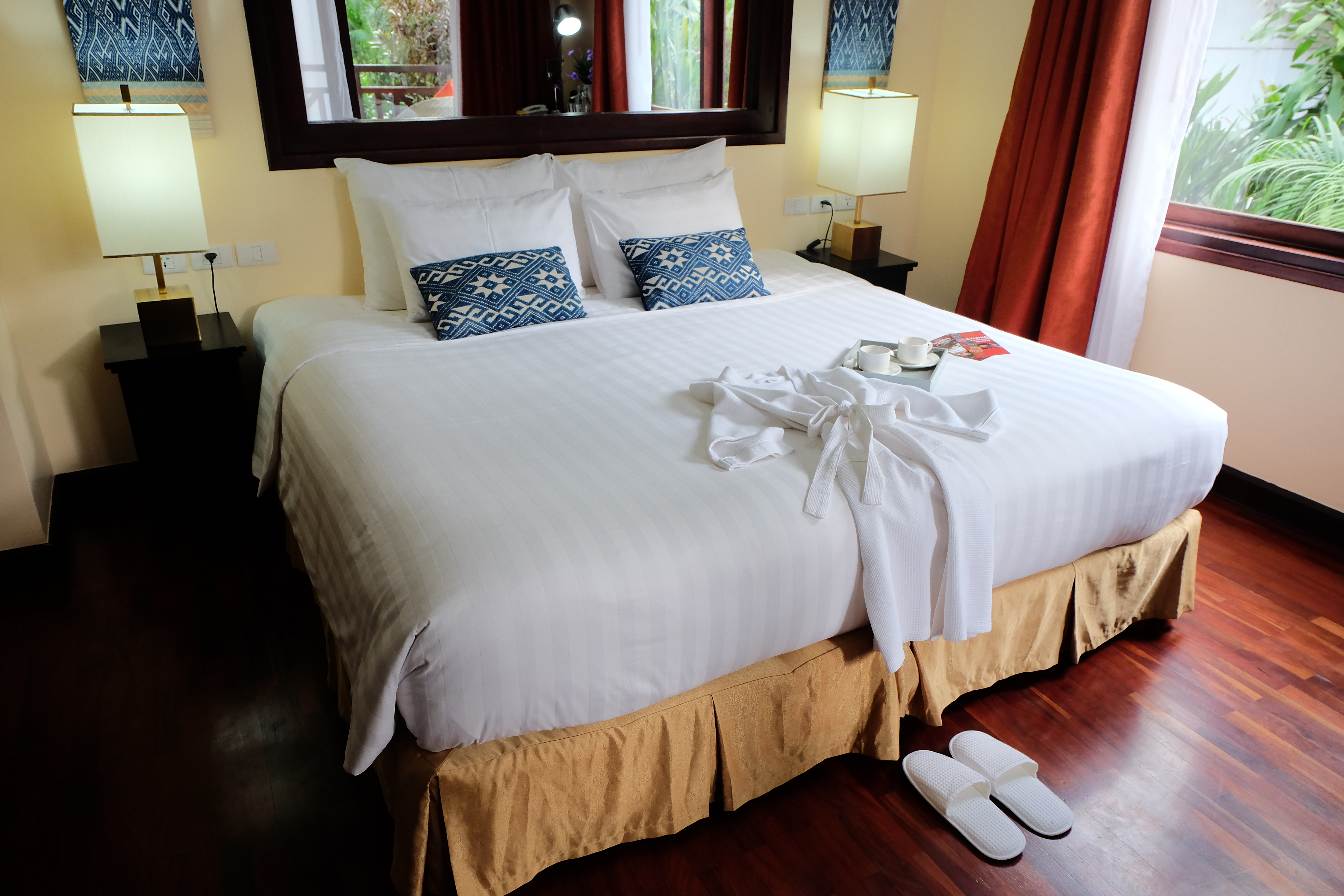 DELUXE BALCONY ROOM