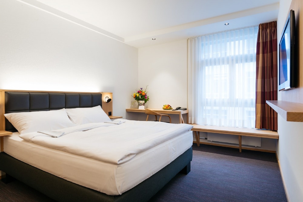 HOTEL BASEL 8/50