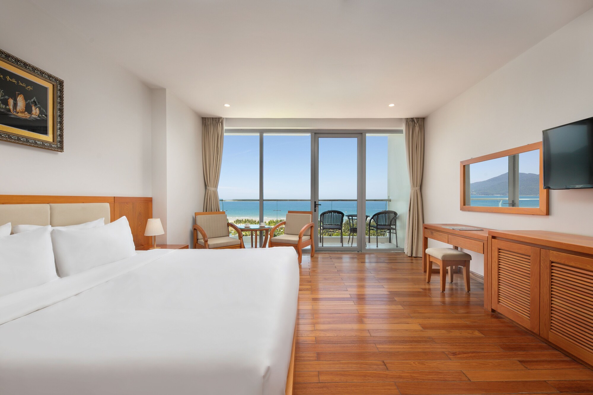 SUITE, SEA FRONT