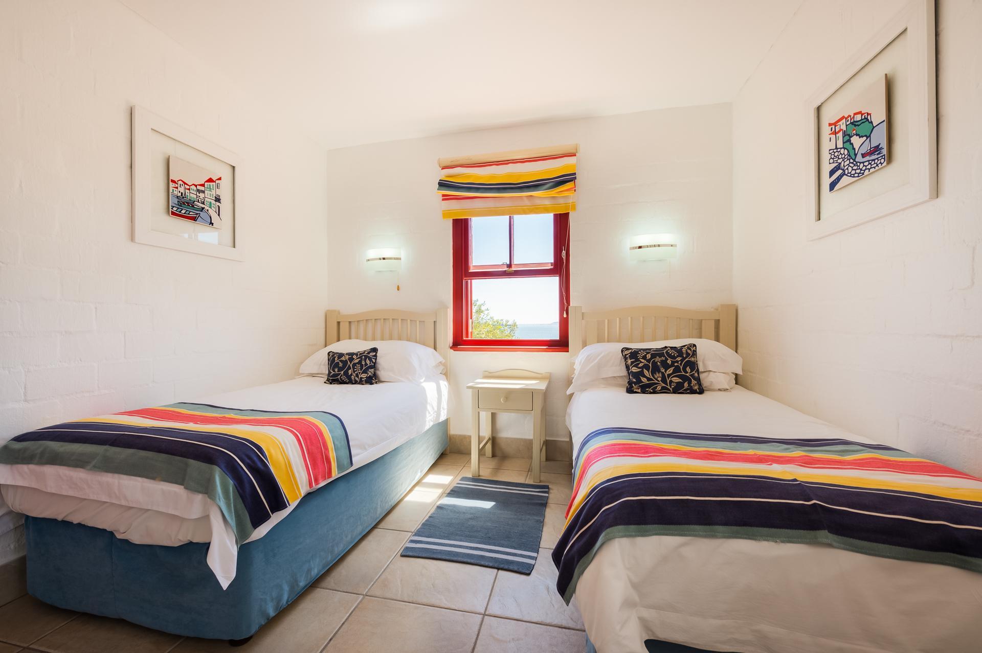 3 Bedrooms, Suite, Hill Side